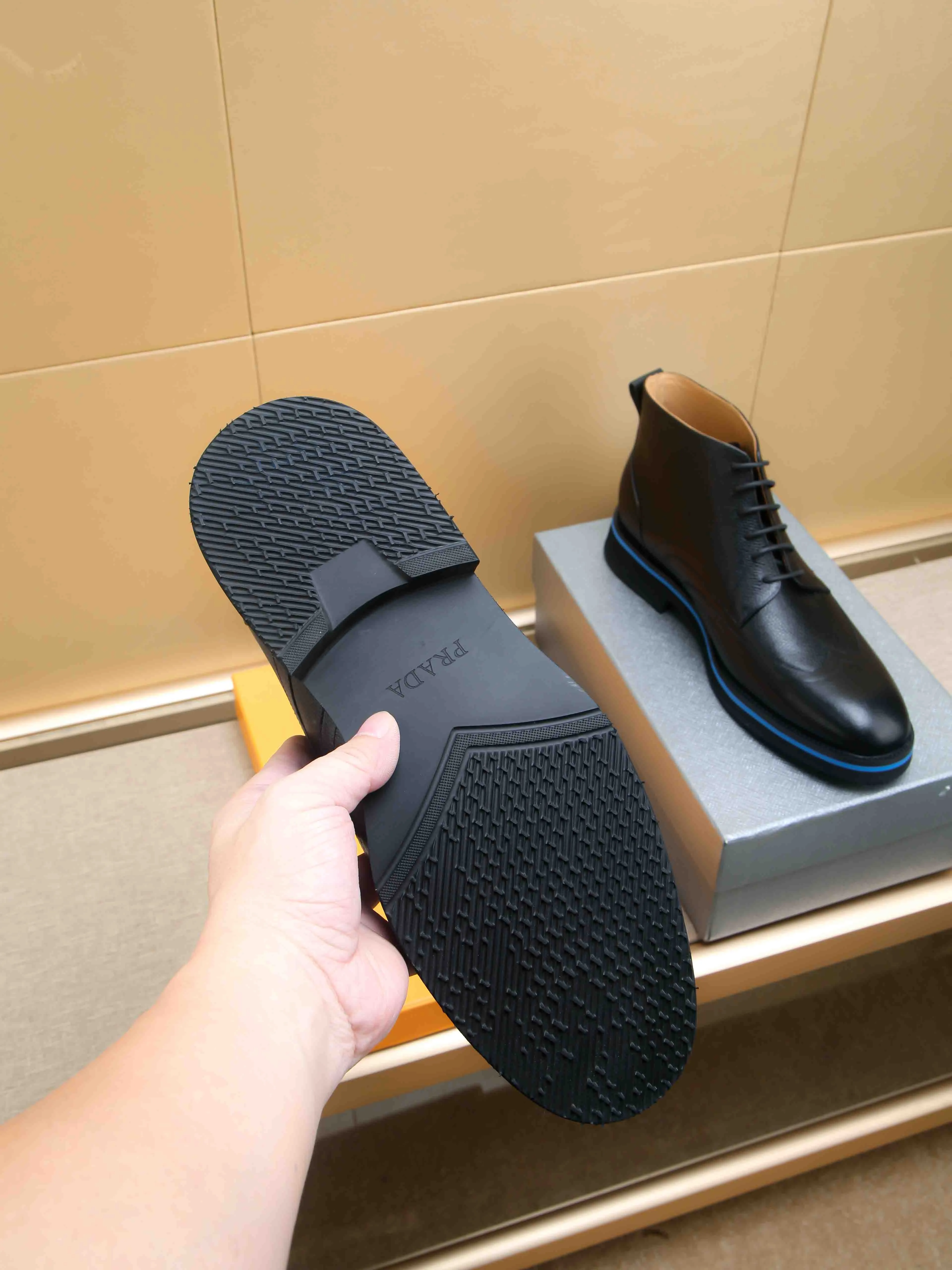 Men's shoes 💰620 💰 PRADA*——◾ Prada~Thick-soled men's shoes, original single-level perfect boutique, brogue style men's formal casual leather shoes, luxurious materials, imported cowhide, with water-dyed cowhide lining, 4.5cm increased PU foam lightweight outsole, perfectly restore the original classic, purchase the original 1:1 accurate replica, welcome all comparisons 🆚, the design is full of modernity, versatile and fashionable urban men! Size: 39-44 (38.45.46.47 customized)